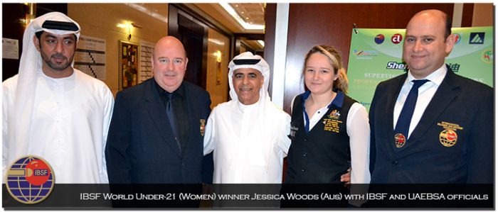 Winner Jessica Woods alongiwth IBSF and UAEBSA officials